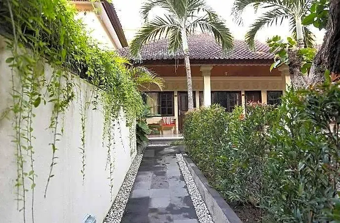 Guest house Sari Indah 2*