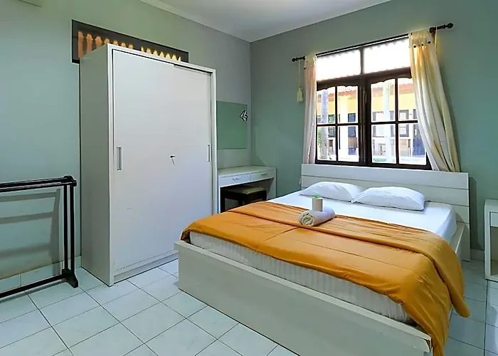 Sari Indah Guest house 2*
